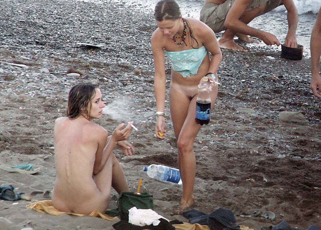 Bottomless Girls in Public 1