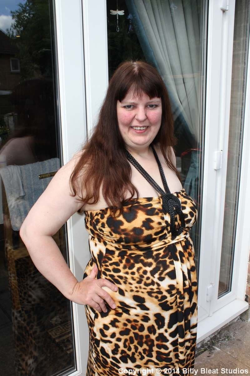 Click to view full size Shaz pisses for BillieBleat