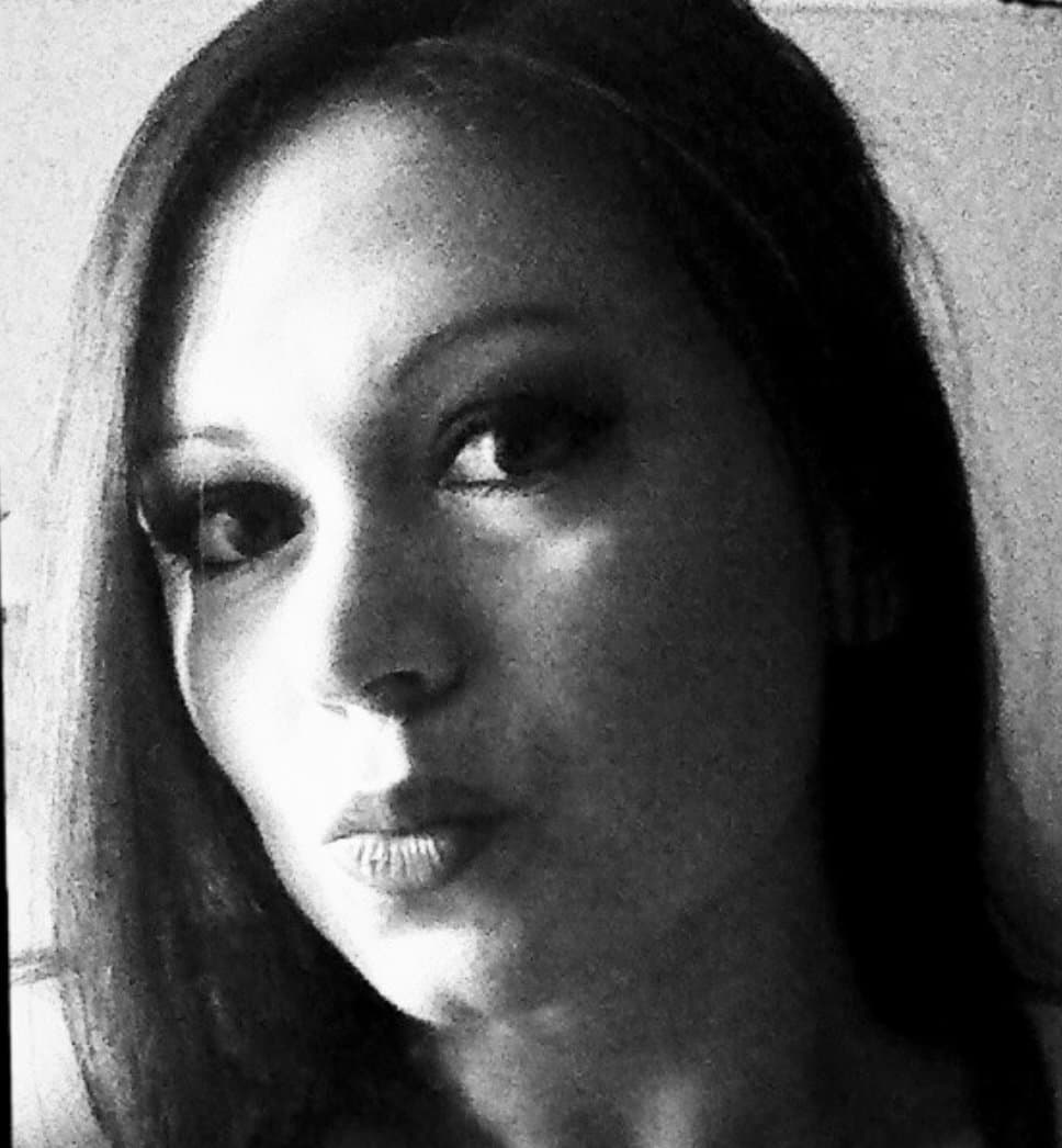 Friends wife all drugged up at the hospital. I took advantage and she let me watch