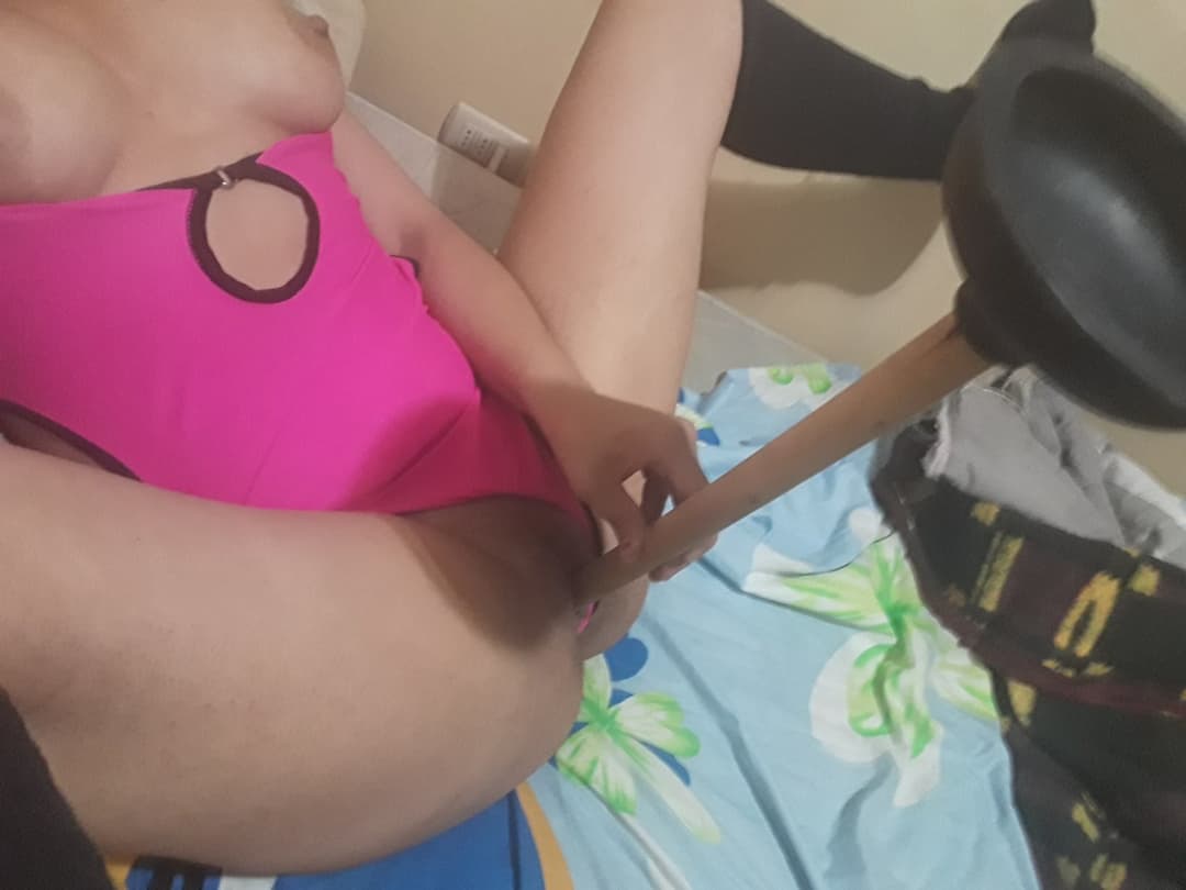 Caliente morena amateur se masturba en fotos caseras xxx