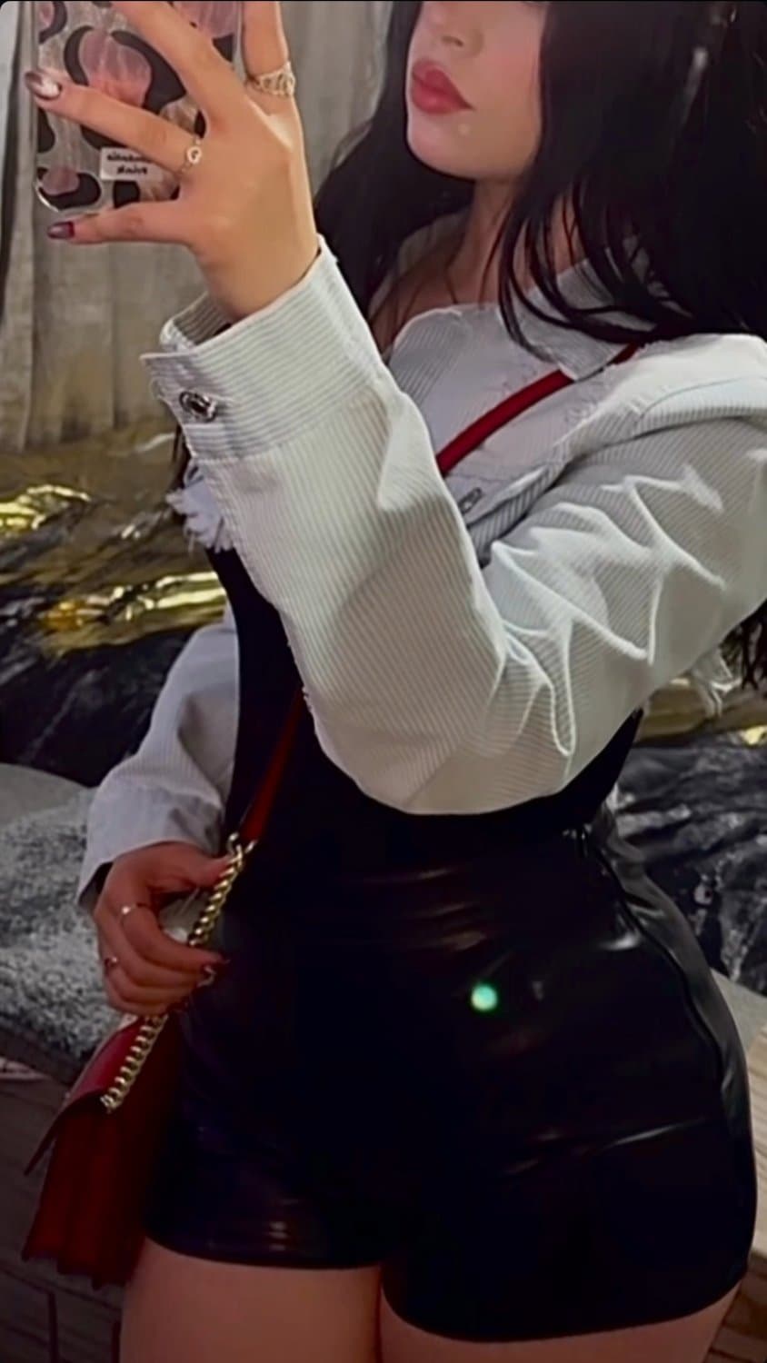 Chaparrita nalgona con algunos fakes