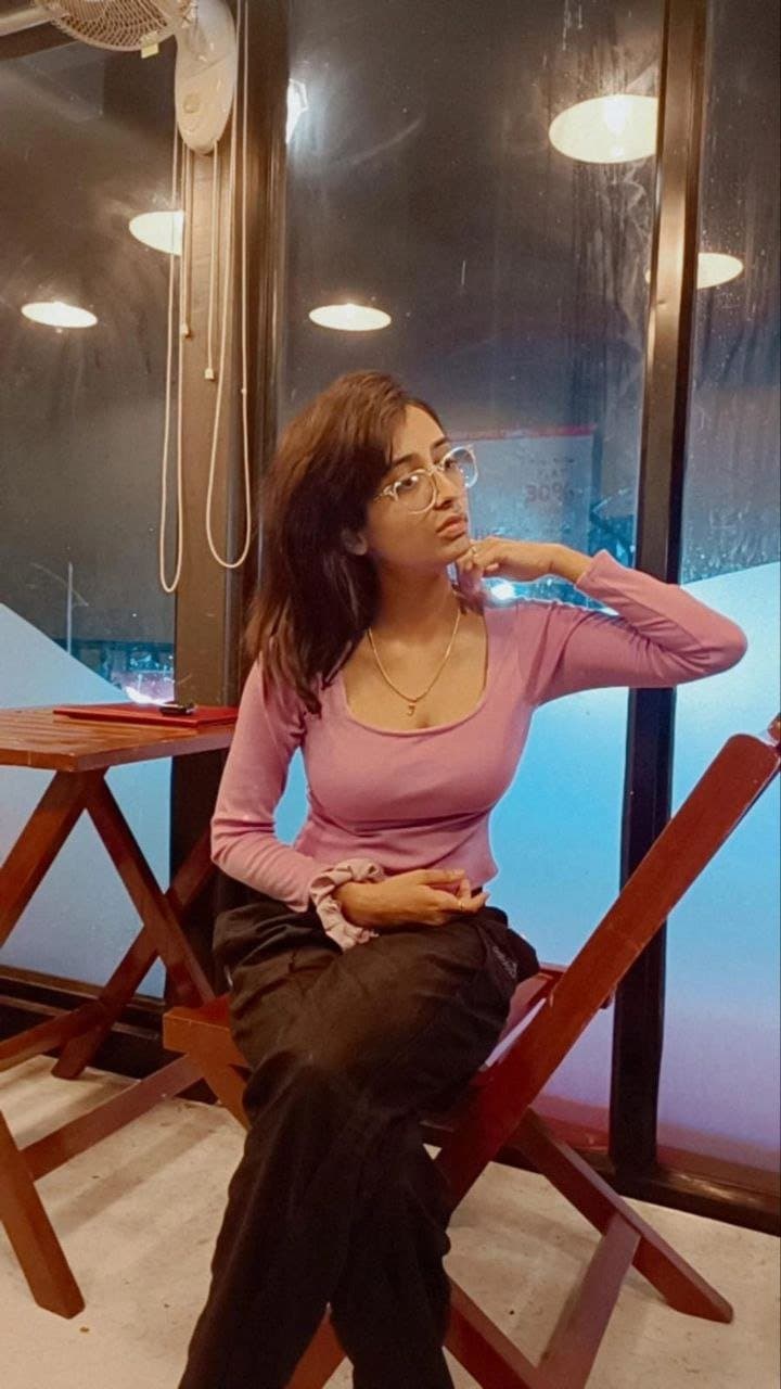 Desi Indian Horny Beautiful Club Girl With Different Guys Full Nude & Sucking Dick Blowjob