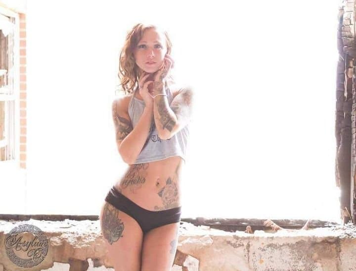 Whitney had no tits when she flashed for G G W, but somehow even with the tats I find her smokin hot