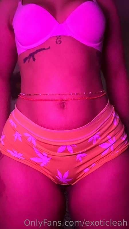 Click to view full size Half black and half white bad bitch