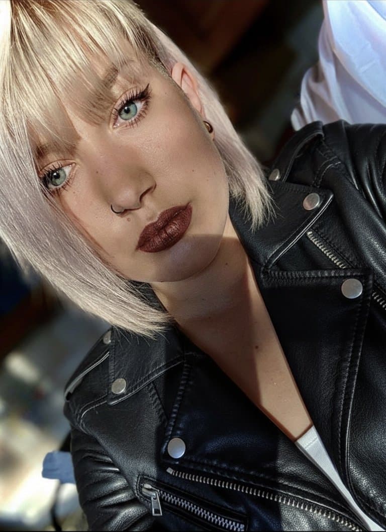 A young sexy blonde girl to satisfy all your desires