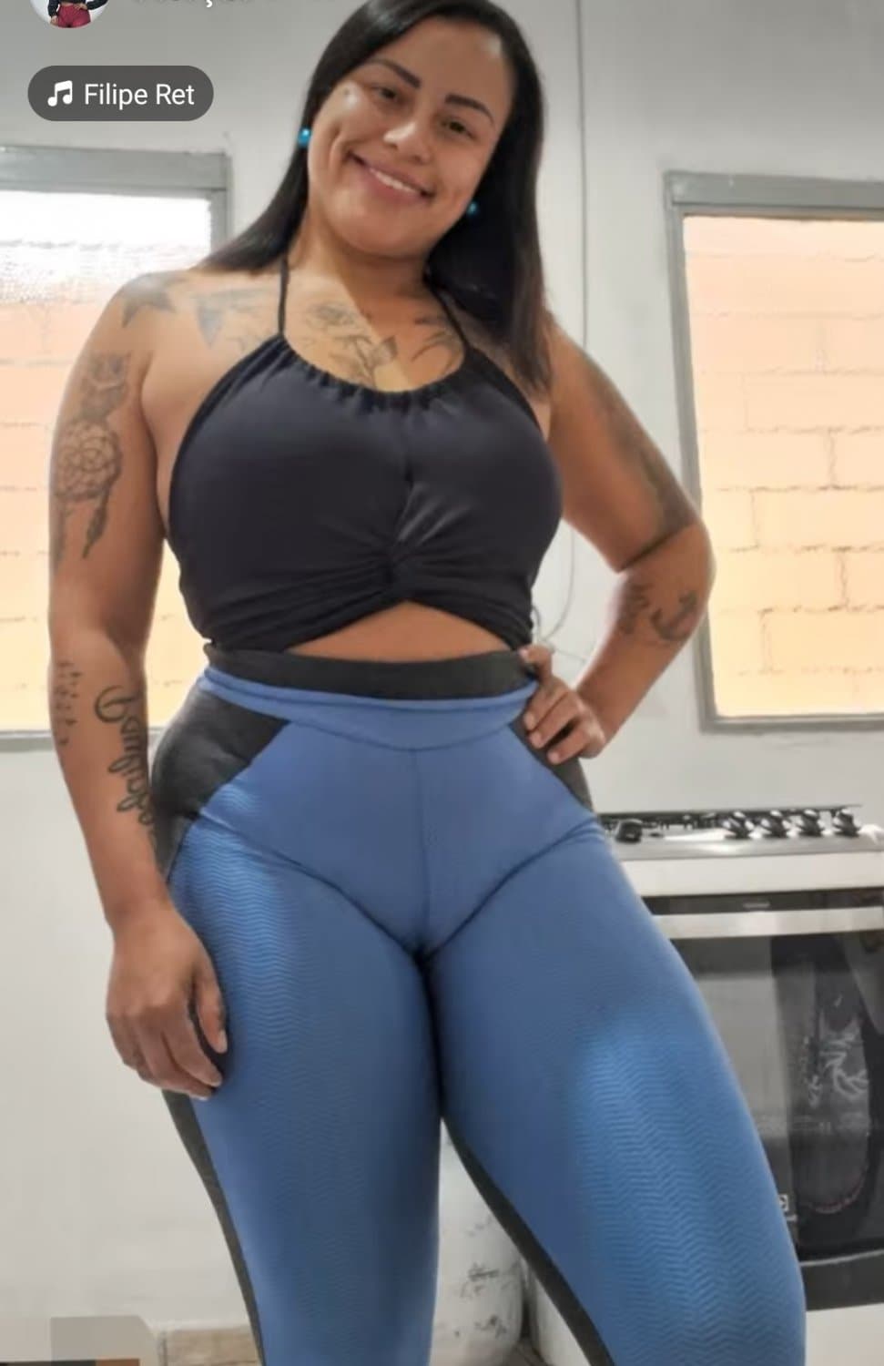 Morena bucetuda, exibe o capô de fusca | Thick Latina, thick pussy cameltoe