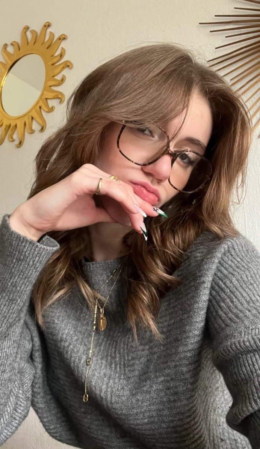 Comment what does my roomate deserve ?