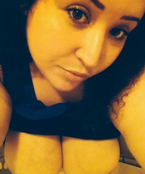 Latina BBW Marianna shows large tits