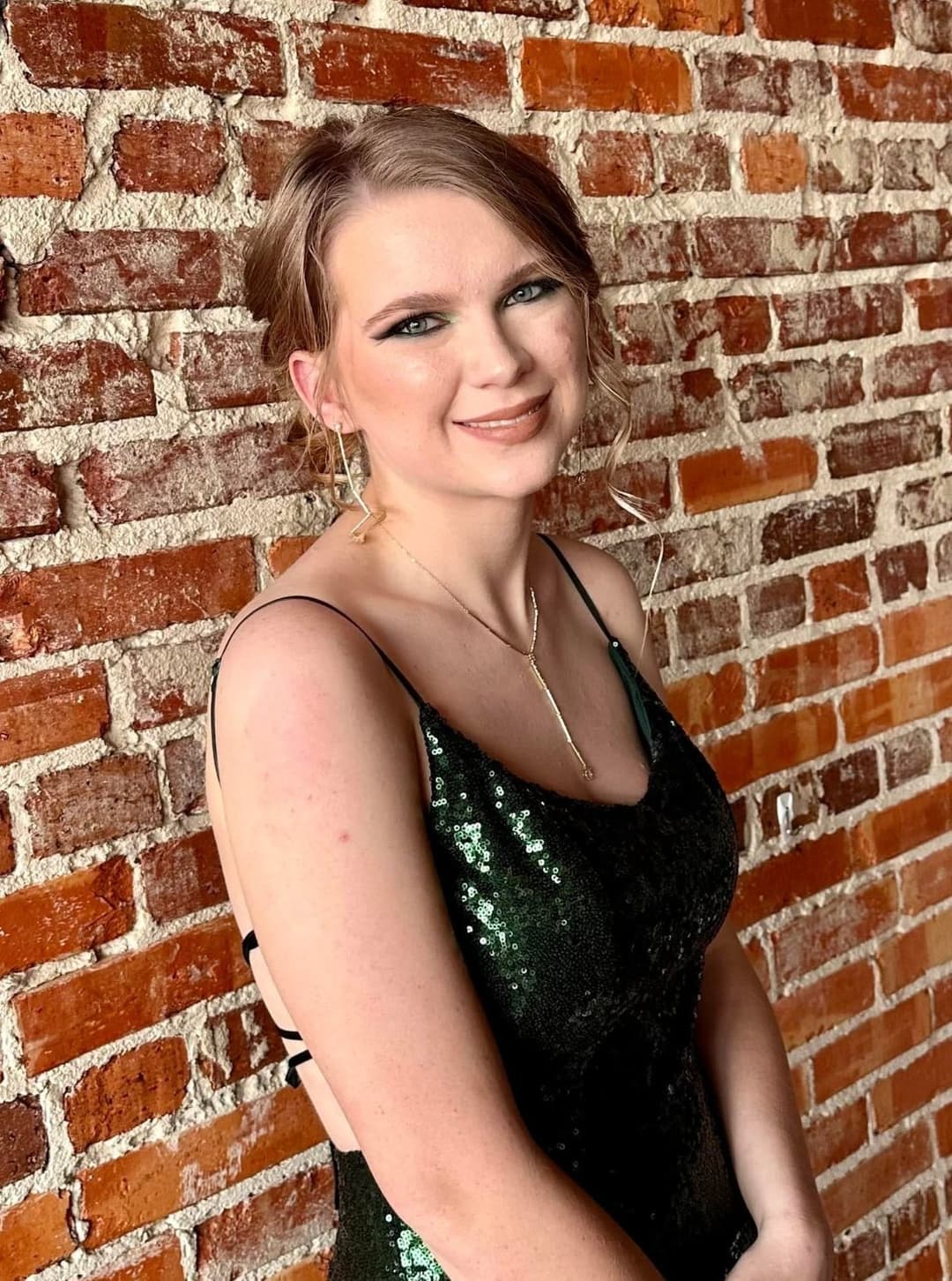 Free use cunt Sydney needs a confidence boost… what’s her use?