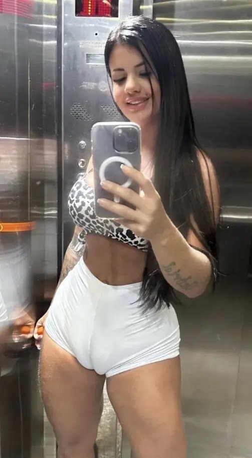 Pampam tomando banho e lavando a Bucetona Grande