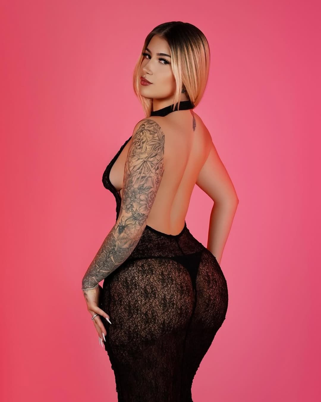 Viktoria, The Classy Gold Digger