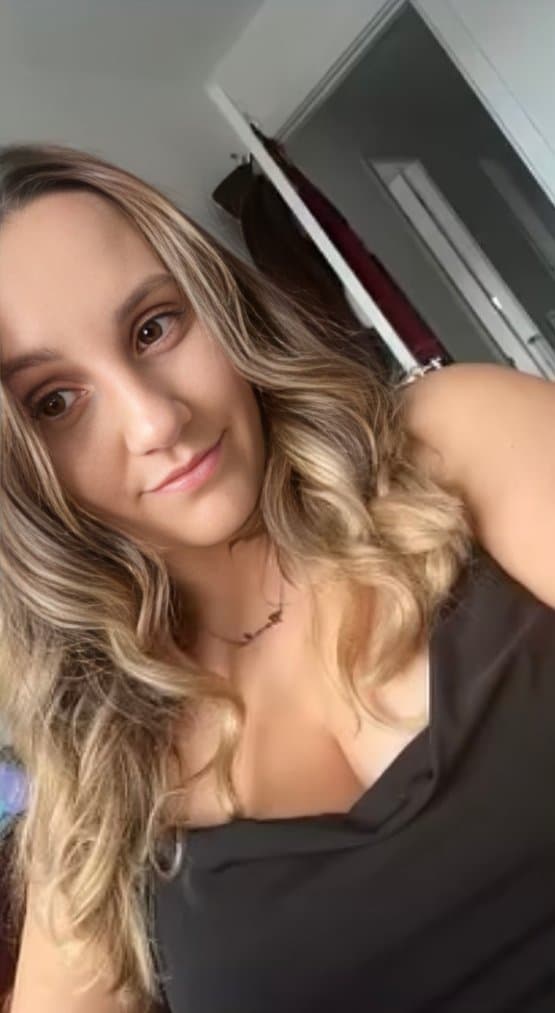 Pretty amateur can self fist