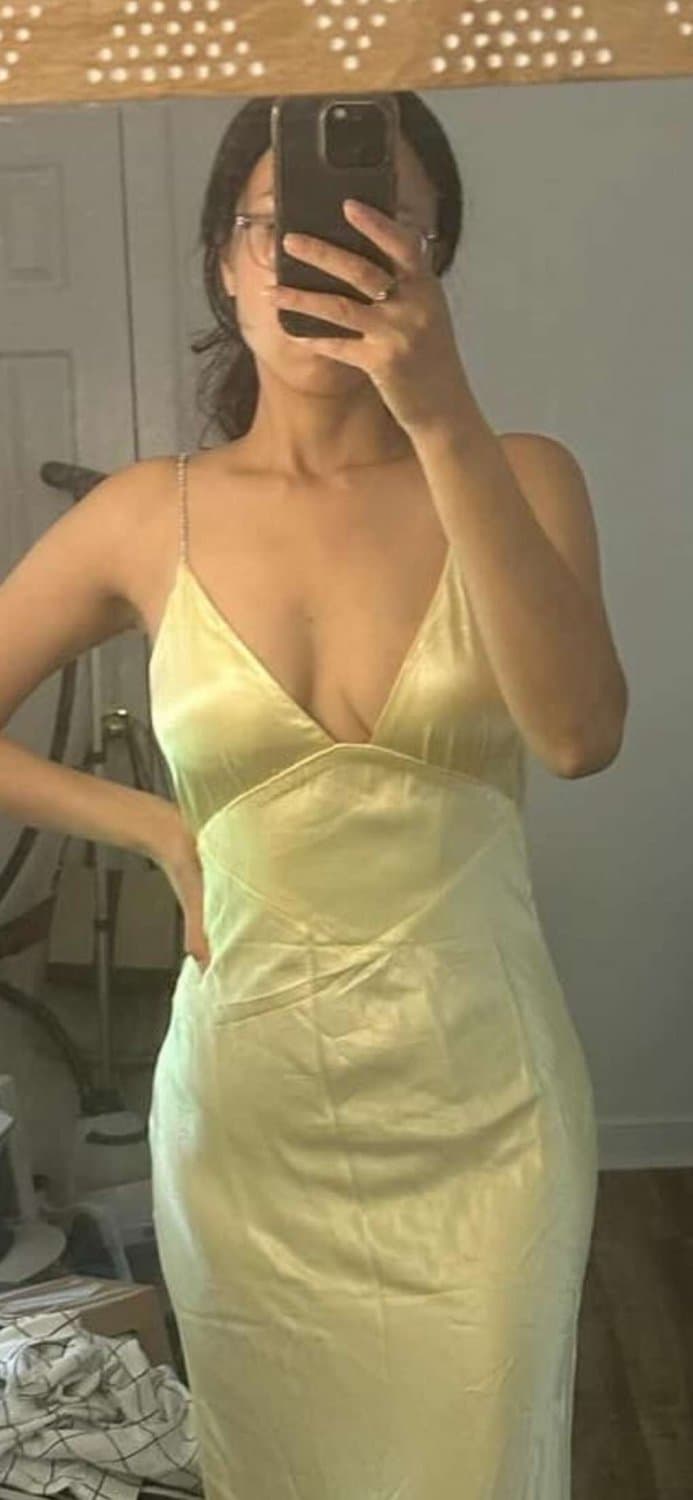 Sexy Gloria Cemino Tong from VA. Share +Comment