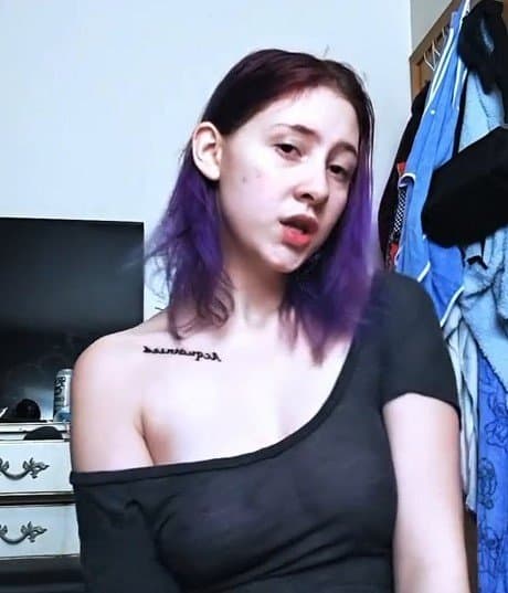Hot 18 girl from Tiktok and Snapchat braless and showing boobs part 2