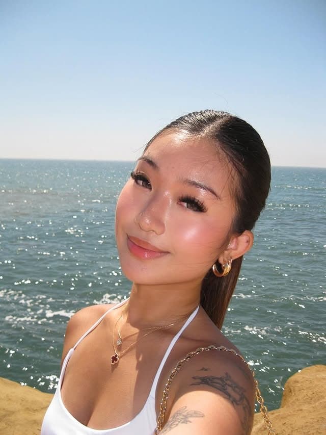 Sexy petite ABG teen Leilani