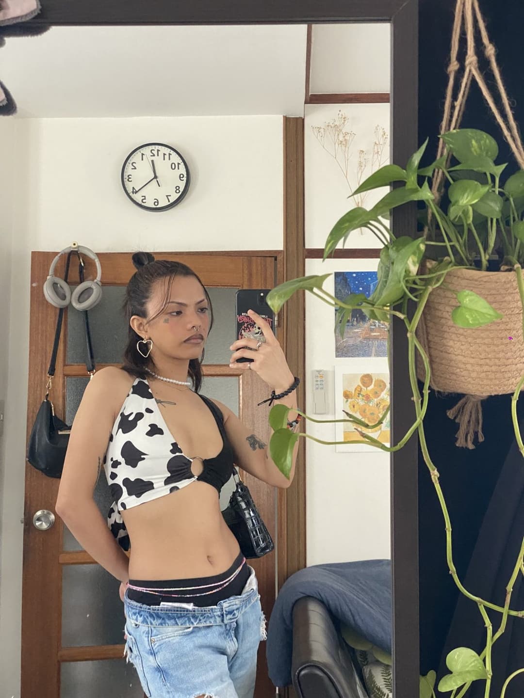 baddie lesbian (pierced nipples, tease, braless)