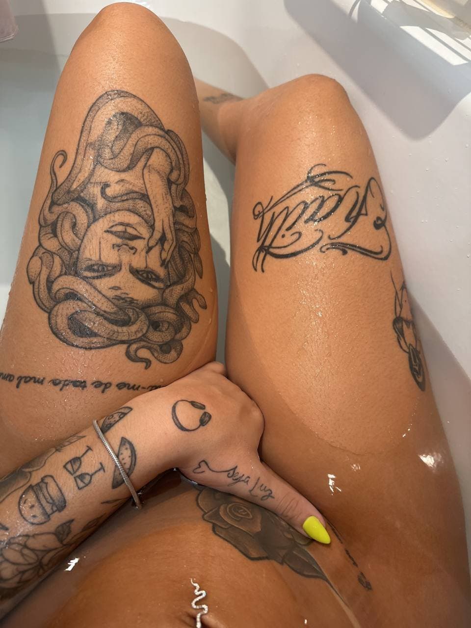 DJ nathi morena gostosa da bunda grande rabuda