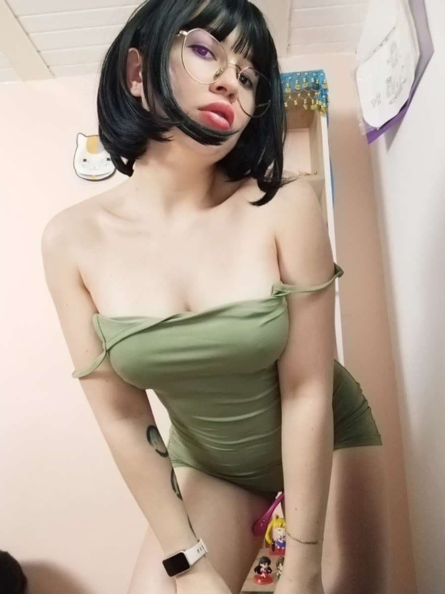 Naughty Latina gamergirl