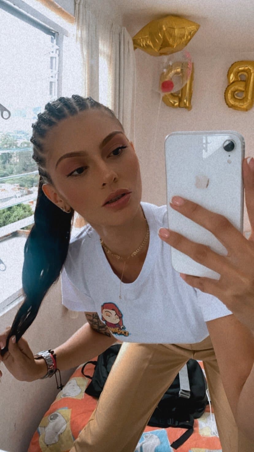 Supermodel goddess drinks sperm from 100 men