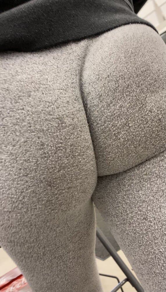 GF ass in grey joggers JIGGLING for me