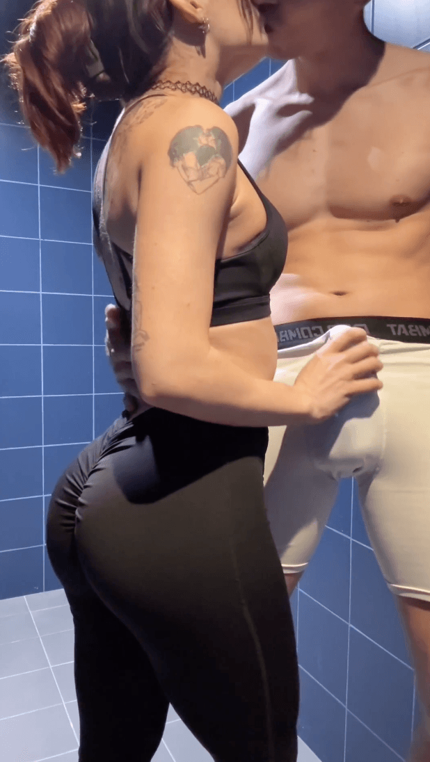 Gym bathroom hot blowjob what a girl omg