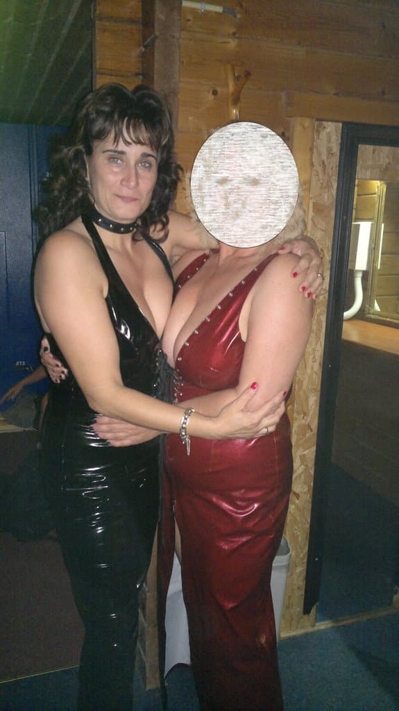 Click to view full size Dutch hotwife in action