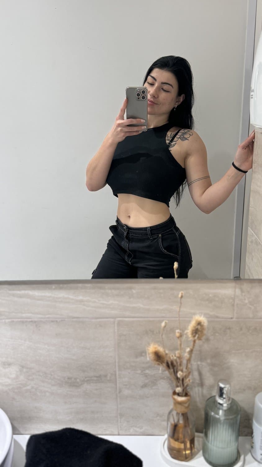 Pure curves, pure power, pure slut??