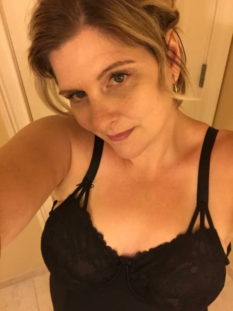 Montreal superslut Valerie sucking and fucking big thick cock