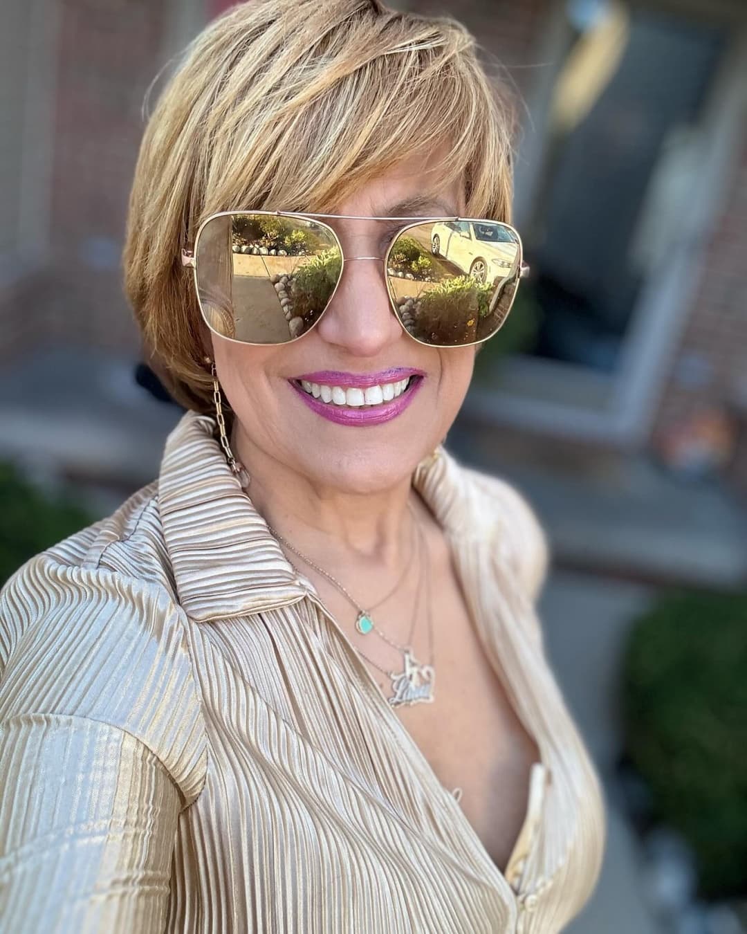 Thick Gilf flight attendant