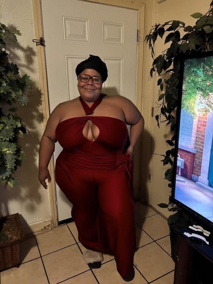 GRANNY EBONY HUGE BIG ASS SSBBW BBW GOONER MATERIAL