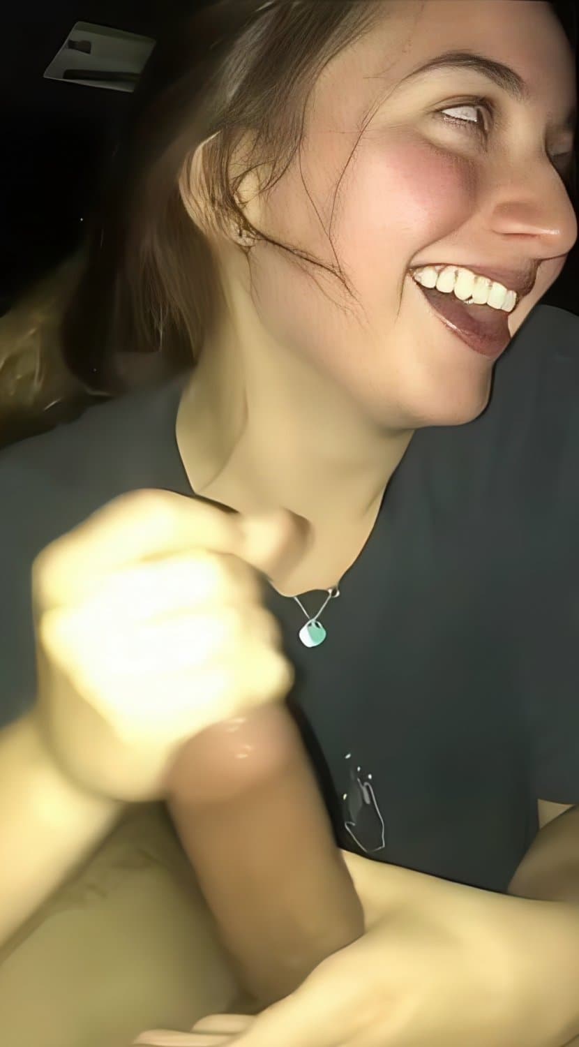 Her bestfriend told her she wanted to make him cum by giving him oral sex