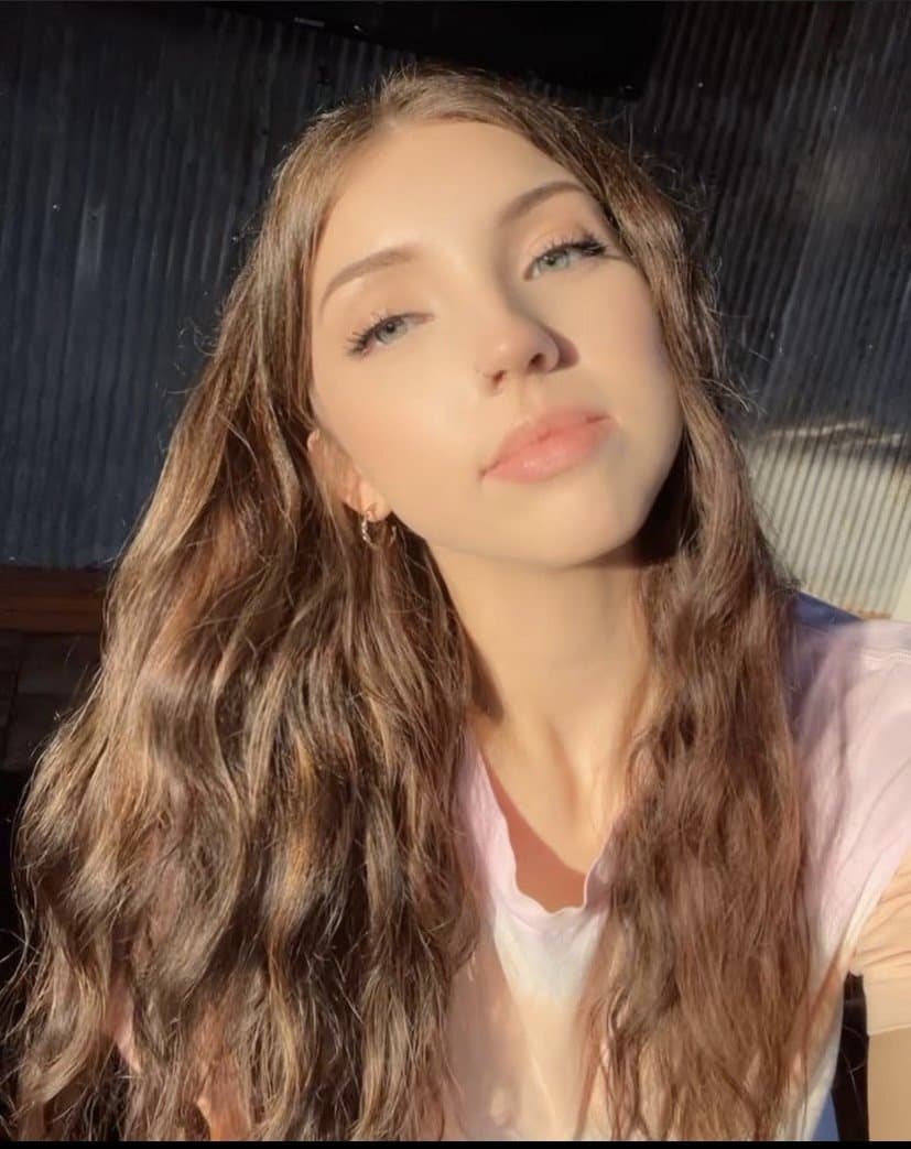 Snowbunny bitch Cat only lets black clap those big buttcheeks