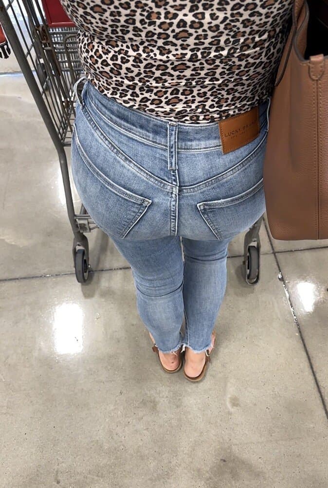 Nice Plump Booty Milf