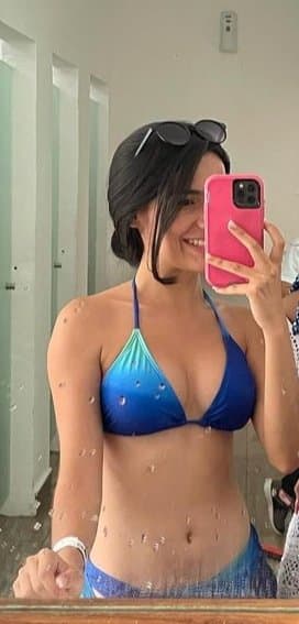 Teen slut loves to show her ass. Girl with fat ass, tight pussy and nice tits. (no nude)