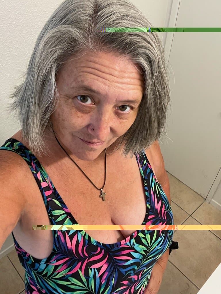 Nymphomaniac GILF Carrie