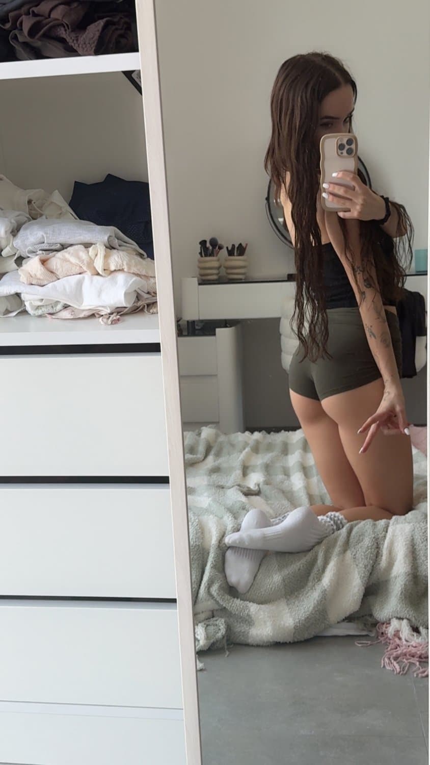 Too glam to give a damn ?