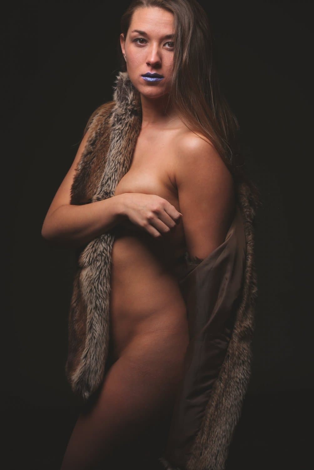 Sexy athletic trainer Hallie  showing off her tight body