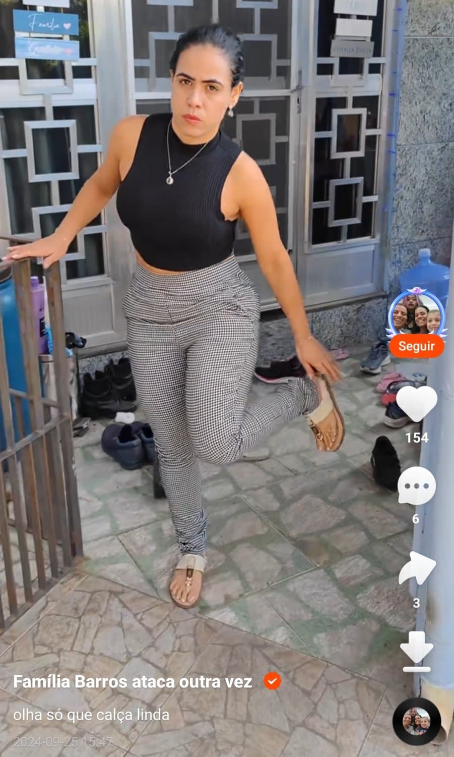 Alguém tem mais conteúdos dessa coroa pelada ? O nome dela é Sandra Barros ou Sandra Pereira