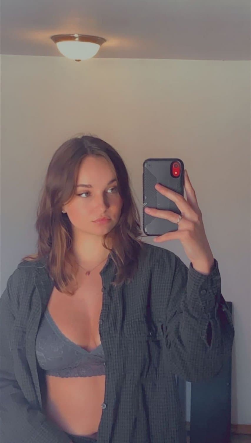 Ceriena‘s cumface and sexy body