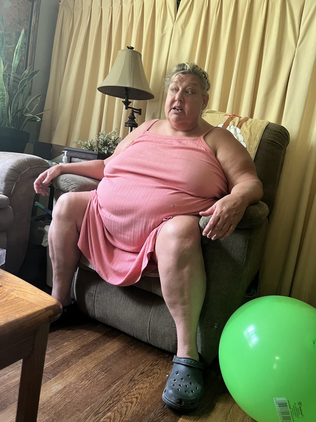 Real ssbbw mom candid too fat to stand and cook but fat enough to fuck