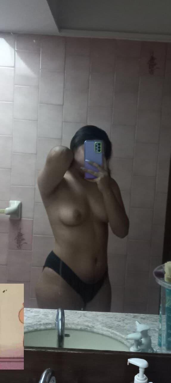 Se pone cachonda estando sola