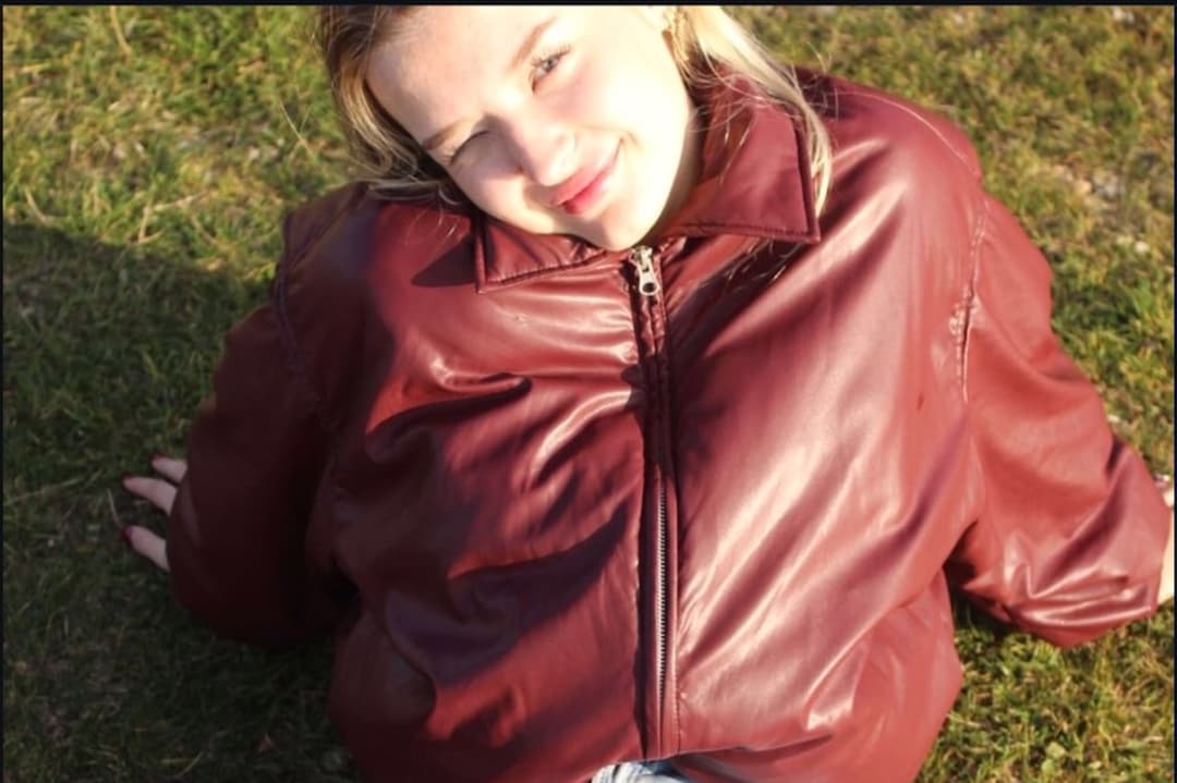 How i look at you waiting for you to cum on me outdoor! Am i a worthy onlyfans newcomer?