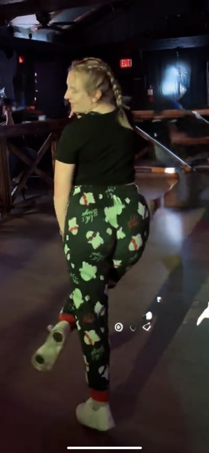 Freak behind closed doors…. Dm me