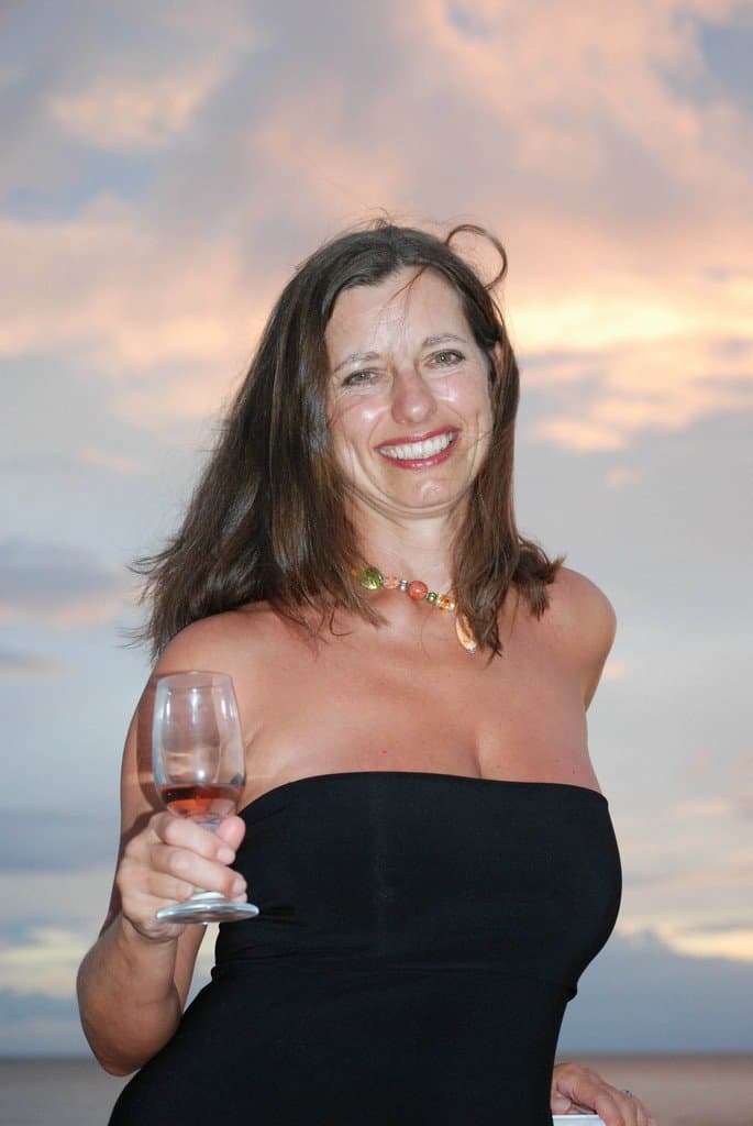 Perfect body GILF loves nude beaches