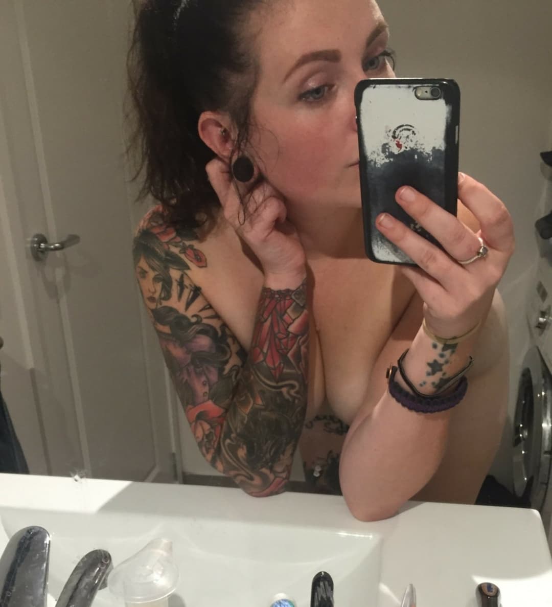 Aussie Madi - 21yo bartender ready for action