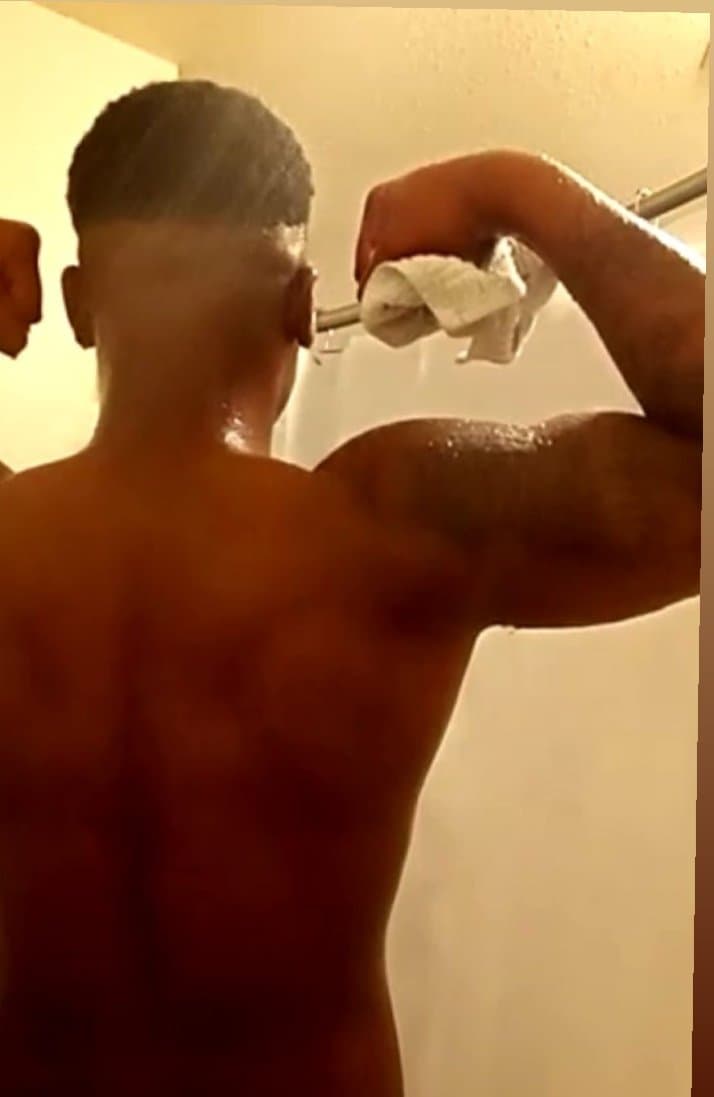 Rese(OF model) flexing his biceps