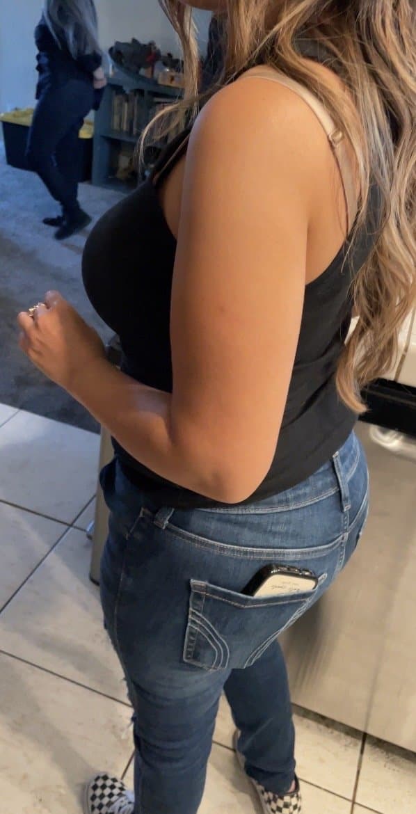 My moms stacked ass in jeans (FAMILY SERIES)