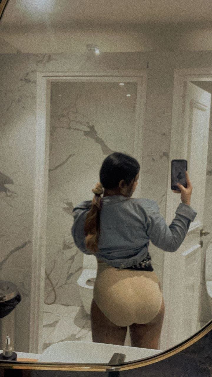 Click to view full size Young Indian slut steals the show exposing her young titties??