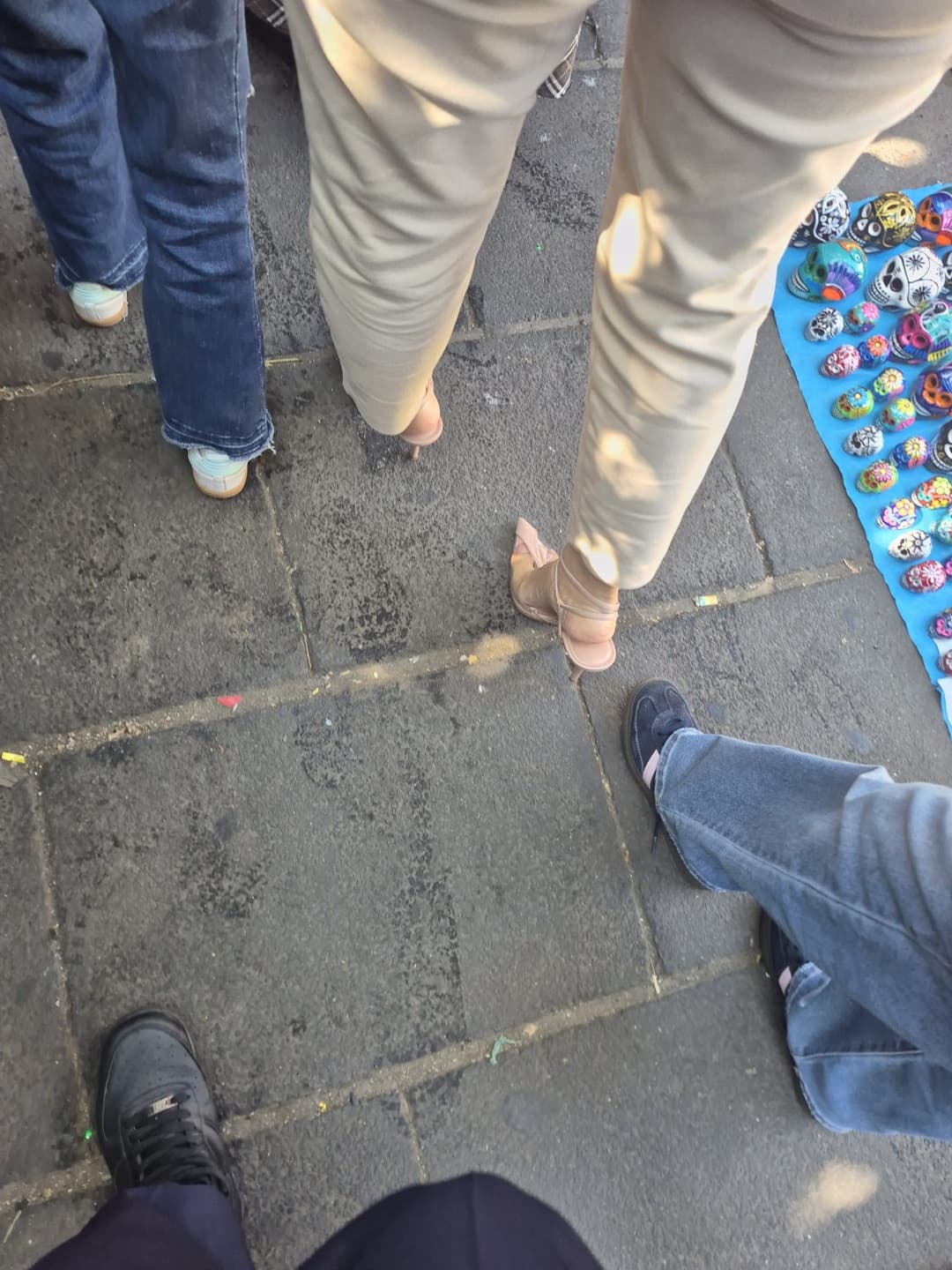 Click to view full size Ricos pies en la calle, strip y de mas