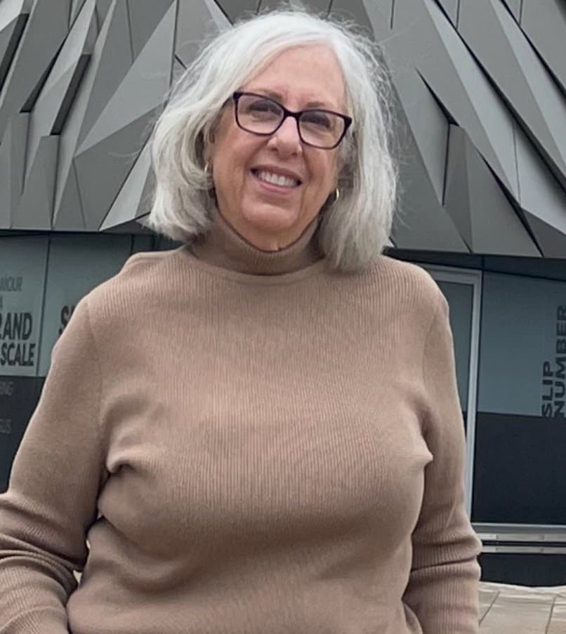 Would you fuck this granny? She loves Latino men too. She used to be crazy thick.Comment for more